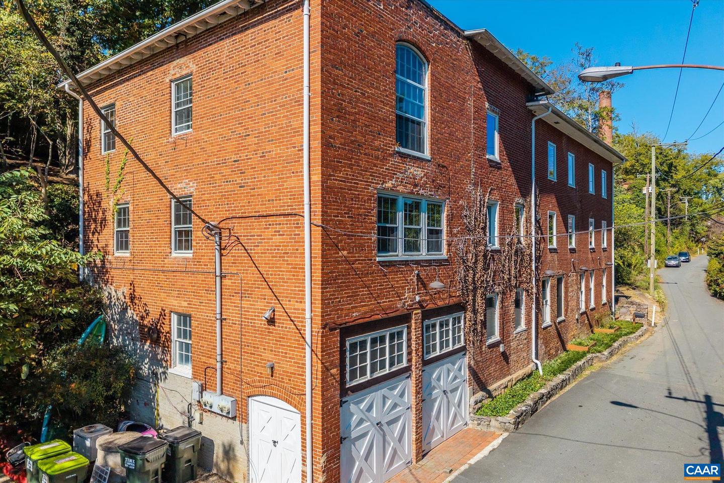 1915 E MARKET ST #3, CHARLOTTESVILLE, Virginia 22902, 3 Bedrooms Bedrooms, ,2 BathroomsBathrooms,Residential,For sale,1915 E MARKET ST #3,669426 MLS # 669426