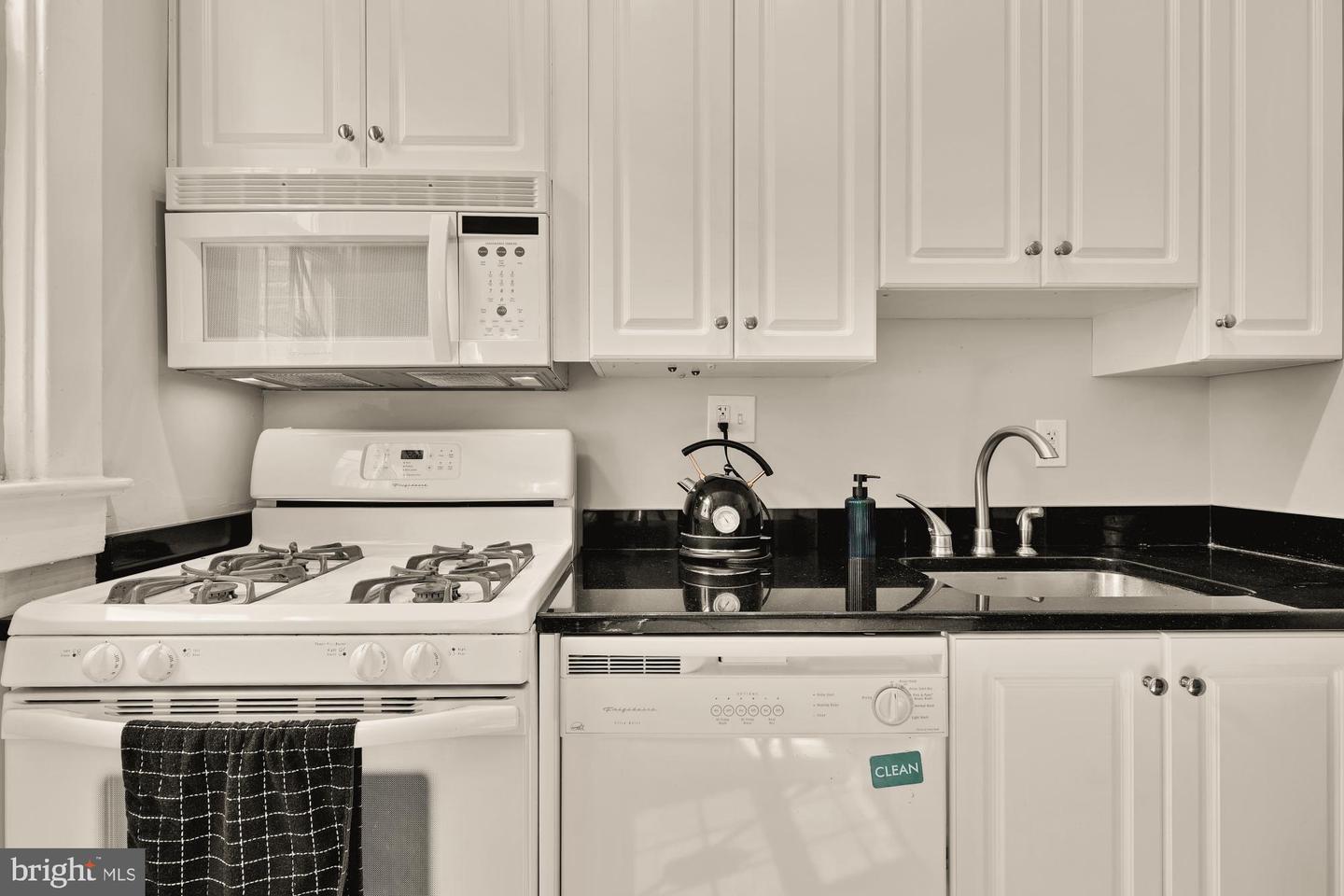 3022 WISCONSIN AVE NW #208, WASHINGTON, District Of Columbia 20016, 1 Bedroom Bedrooms, 5 Rooms Rooms,1 BathroomBathrooms,Residential,For sale,3022 WISCONSIN AVE NW #208,DCDC2224466 MLS # DCDC2224466