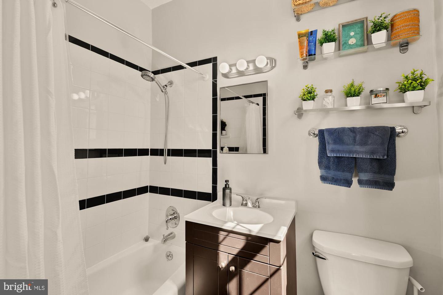 3022 WISCONSIN AVE NW #208, WASHINGTON, District Of Columbia 20016, 1 Bedroom Bedrooms, 5 Rooms Rooms,1 BathroomBathrooms,Residential,For sale,3022 WISCONSIN AVE NW #208,DCDC2224466 MLS # DCDC2224466