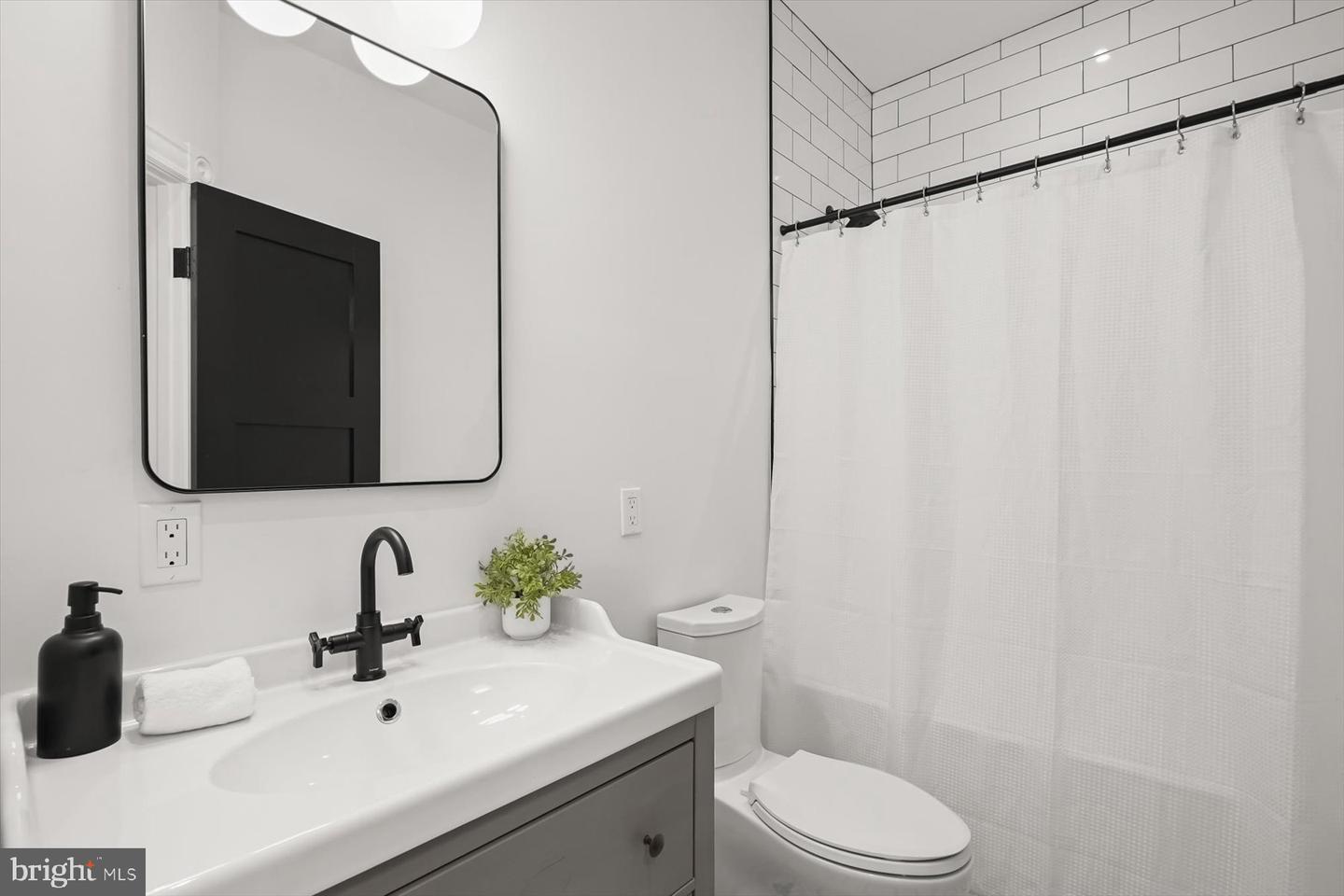939 O ST NW, WASHINGTON, District Of Columbia 20001, 3 Bedrooms Bedrooms, ,2 BathroomsBathrooms,Residential,For sale,939 O ST NW,DCDC2224470 MLS # DCDC2224470