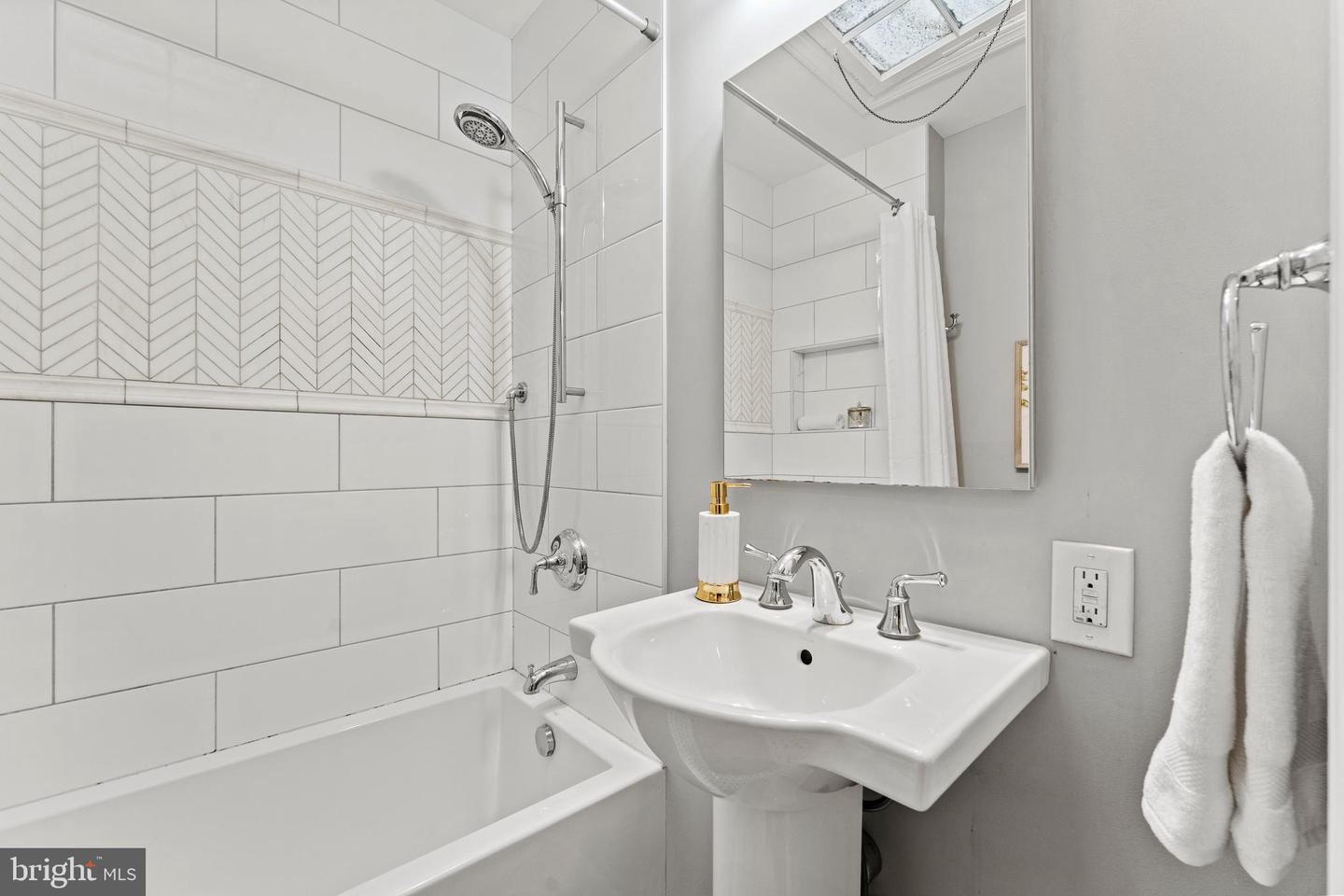 1764 LYMAN PL NE, WASHINGTON, District Of Columbia 20002, 4 Bedrooms Bedrooms, ,2 BathroomsBathrooms,Residential,For sale,1764 LYMAN PL NE,DCDC2224550 MLS # DCDC2224550