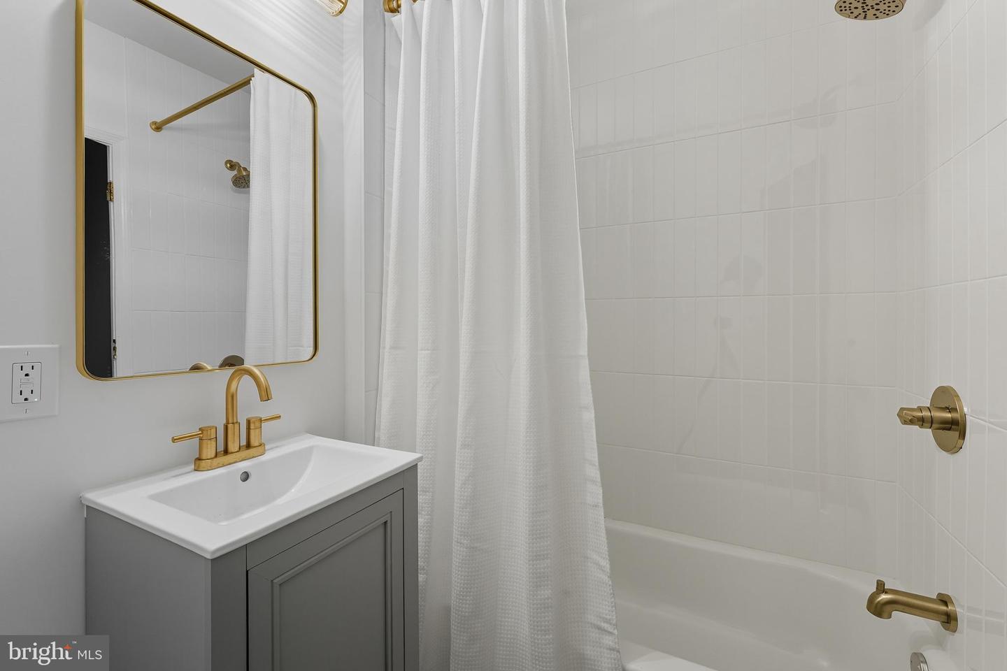 2123 11TH ST NW, WASHINGTON, District Of Columbia 20001, 5 Bedrooms Bedrooms, ,3 BathroomsBathrooms,Residential,For sale,2123 11TH ST NW,DCDC2224570 MLS # DCDC2224570