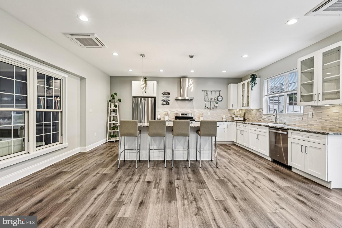 5814 LARPIN LN, ALEXANDRIA, Virginia 22310, 4 Bedrooms Bedrooms, ,3 BathroomsBathrooms,Residential,For sale,5814 LARPIN LN,VAFX2269680 MLS # VAFX2269680