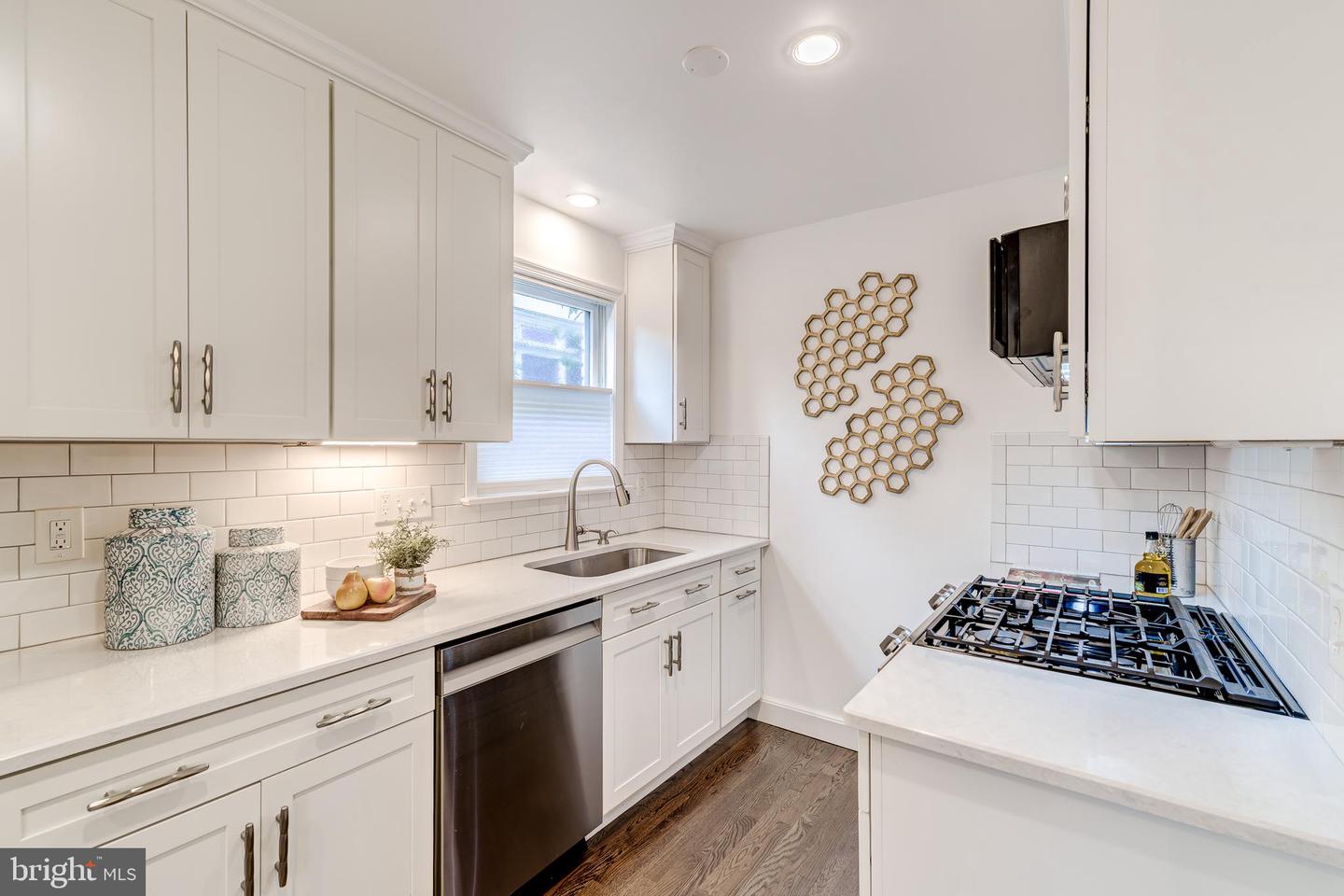 5101 27TH ST N, ARLINGTON, Virginia 22207, 7 Bedrooms Bedrooms, ,5 BathroomsBathrooms,Residential,For sale,5101 27TH ST N,VAAR2060938 MLS # VAAR2060938