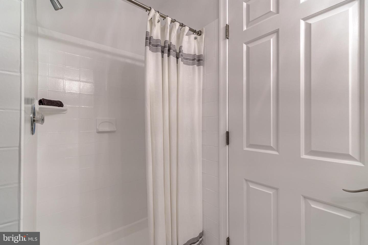 5101 27TH ST N, ARLINGTON, Virginia 22207, 7 Bedrooms Bedrooms, ,5 BathroomsBathrooms,Residential,For sale,5101 27TH ST N,VAAR2060938 MLS # VAAR2060938