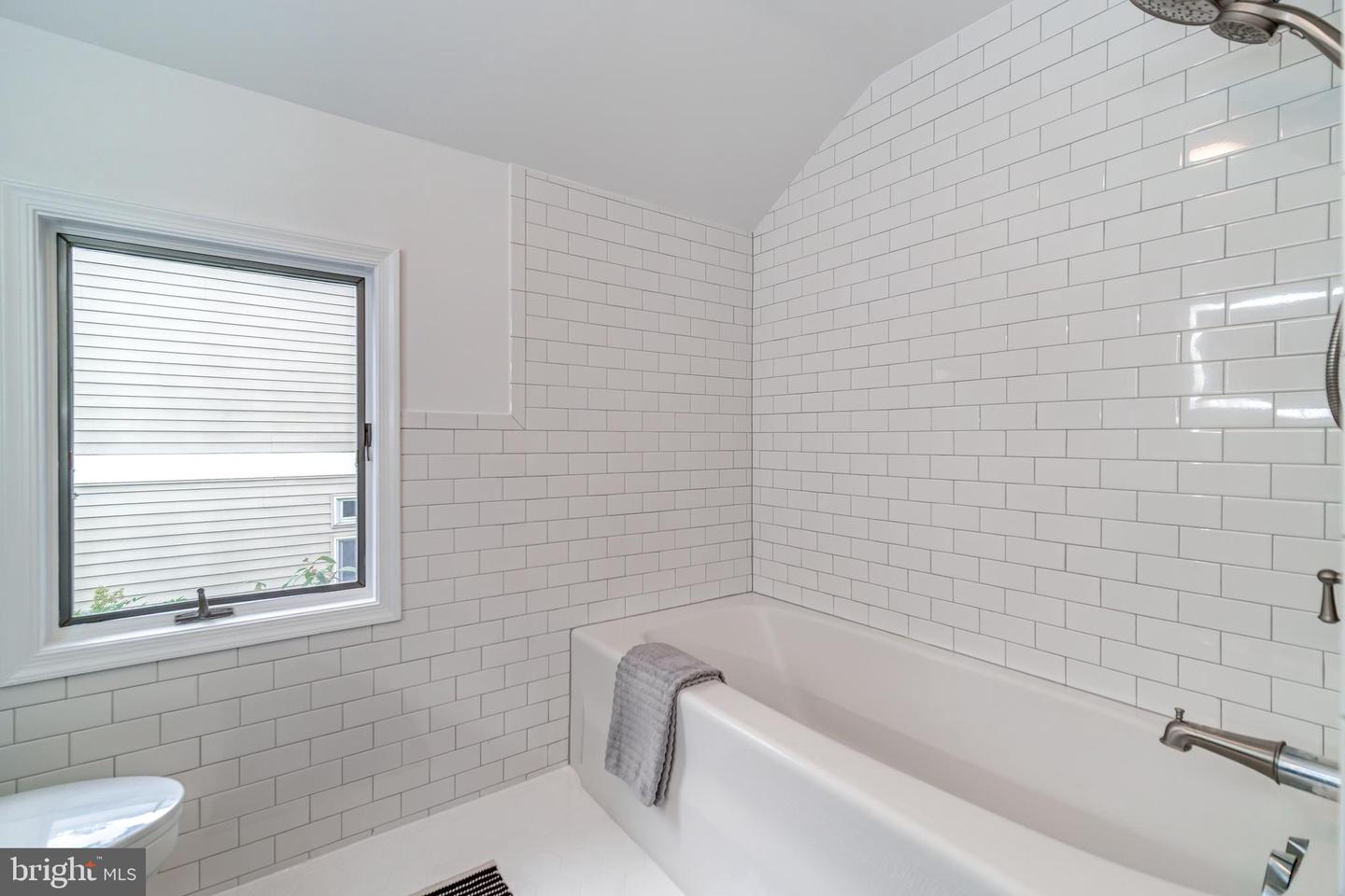 5101 27TH ST N, ARLINGTON, Virginia 22207, 7 Bedrooms Bedrooms, ,5 BathroomsBathrooms,Residential,For sale,5101 27TH ST N,VAAR2060938 MLS # VAAR2060938