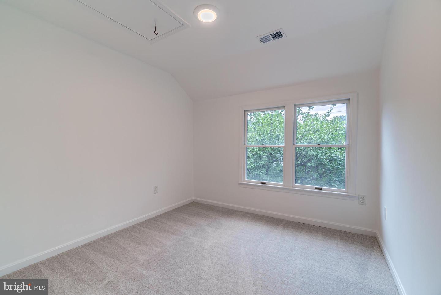5101 27TH ST N, ARLINGTON, Virginia 22207, 7 Bedrooms Bedrooms, ,5 BathroomsBathrooms,Residential,For sale,5101 27TH ST N,VAAR2060938 MLS # VAAR2060938