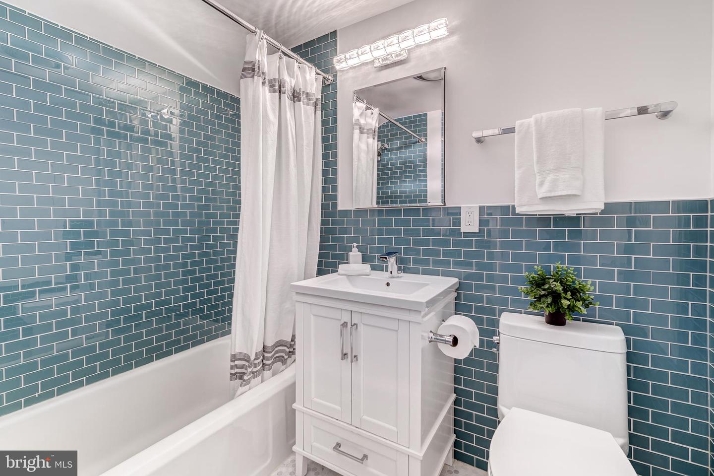 5101 27TH ST N, ARLINGTON, Virginia 22207, 7 Bedrooms Bedrooms, ,5 BathroomsBathrooms,Residential,For sale,5101 27TH ST N,VAAR2060938 MLS # VAAR2060938