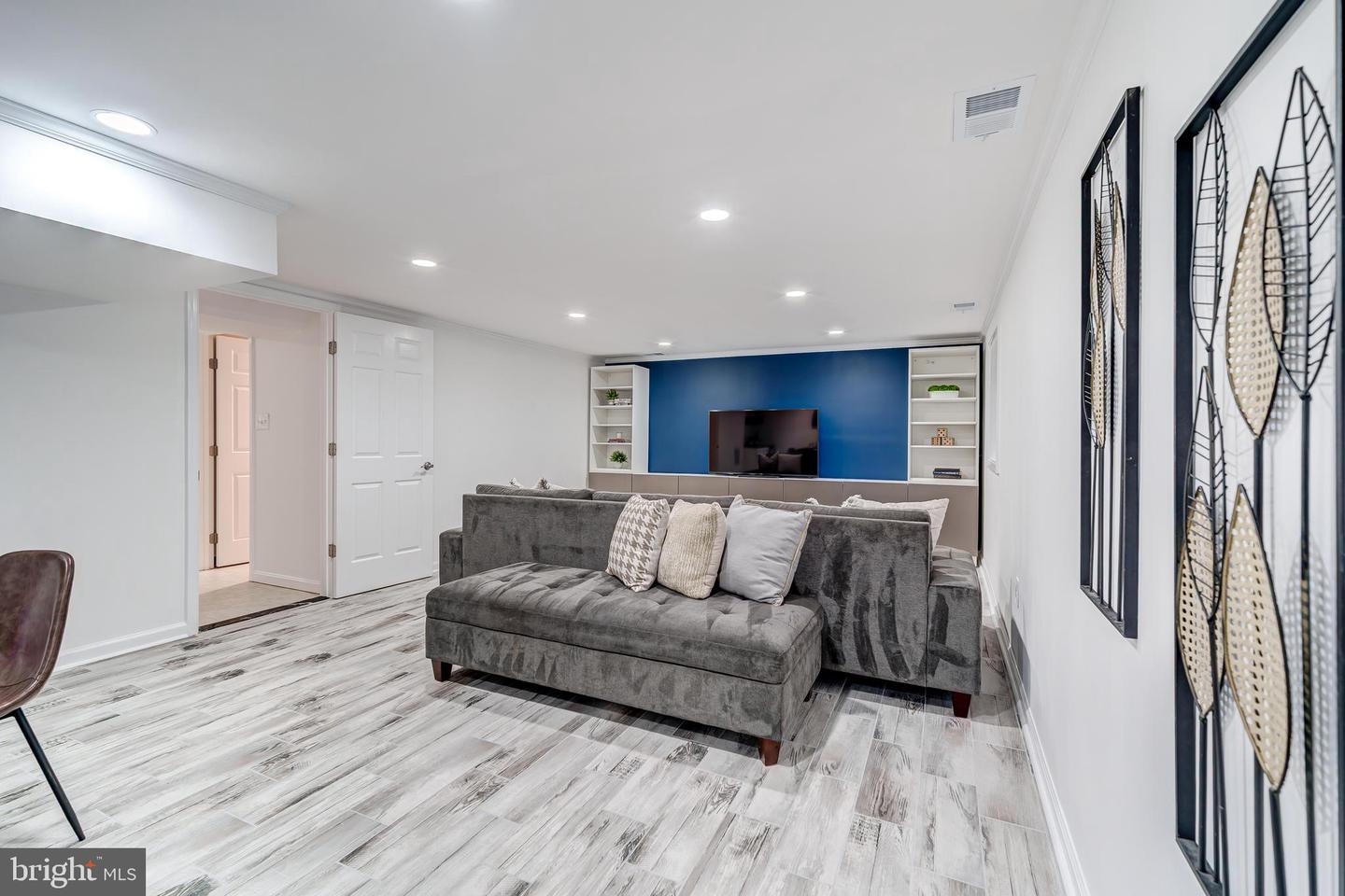 5101 27TH ST N, ARLINGTON, Virginia 22207, 7 Bedrooms Bedrooms, ,5 BathroomsBathrooms,Residential,For sale,5101 27TH ST N,VAAR2060938 MLS # VAAR2060938