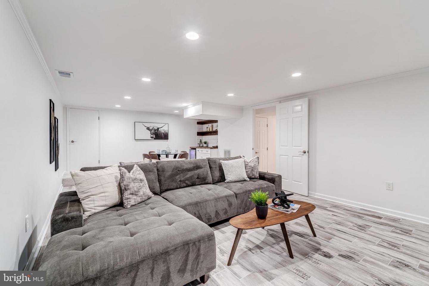 5101 27TH ST N, ARLINGTON, Virginia 22207, 7 Bedrooms Bedrooms, ,5 BathroomsBathrooms,Residential,For sale,5101 27TH ST N,VAAR2060938 MLS # VAAR2060938
