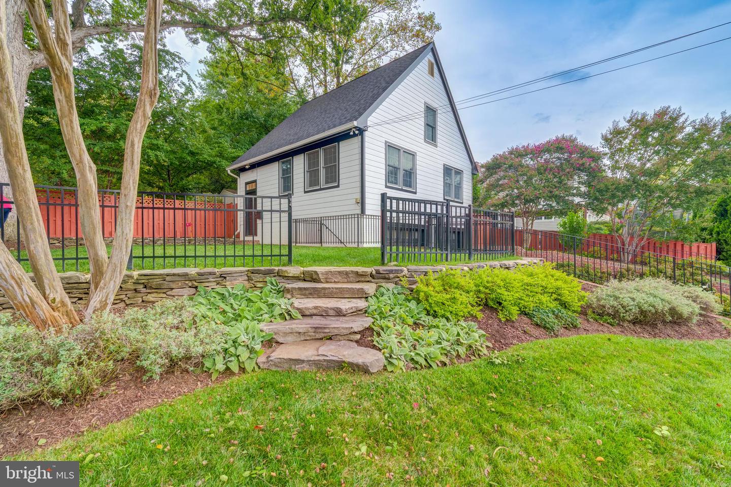 5101 27TH ST N, ARLINGTON, Virginia 22207, 7 Bedrooms Bedrooms, ,5 BathroomsBathrooms,Residential,For sale,5101 27TH ST N,VAAR2060938 MLS # VAAR2060938