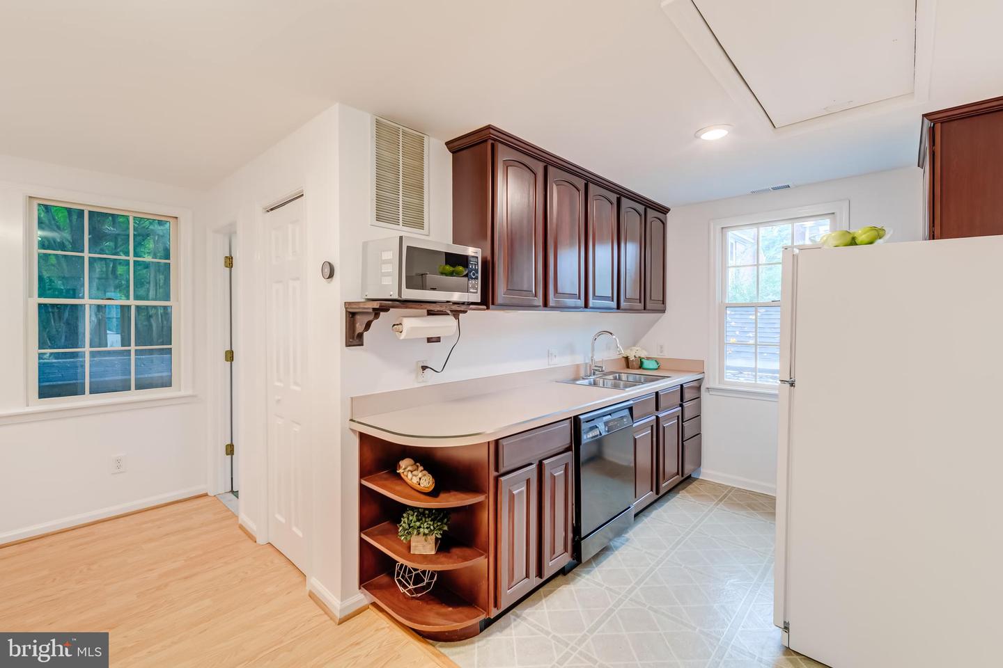 5101 27TH ST N, ARLINGTON, Virginia 22207, 7 Bedrooms Bedrooms, ,5 BathroomsBathrooms,Residential,For sale,5101 27TH ST N,VAAR2060938 MLS # VAAR2060938