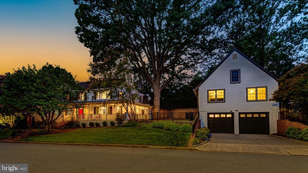 5101 27TH ST N, ARLINGTON, Virginia 22207, 7 Bedrooms Bedrooms, ,5 BathroomsBathrooms,Residential,For sale,5101 27TH ST N,VAAR2060938 MLS # VAAR2060938