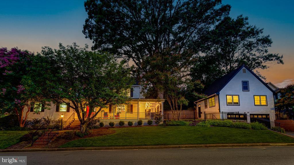 5101 27TH ST N, ARLINGTON, Virginia 22207, 7 Bedrooms Bedrooms, ,5 BathroomsBathrooms,Residential,For sale,5101 27TH ST N,VAAR2060938 MLS # VAAR2060938
