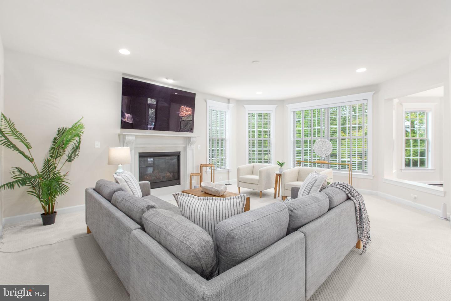 12116 HICKORY FALLS CT, WOODBRIDGE, Virginia 22192, 6 Bedrooms Bedrooms, ,5 BathroomsBathrooms,Residential,For sale,12116 HICKORY FALLS CT,VAPW2100886 MLS # VAPW2100886
