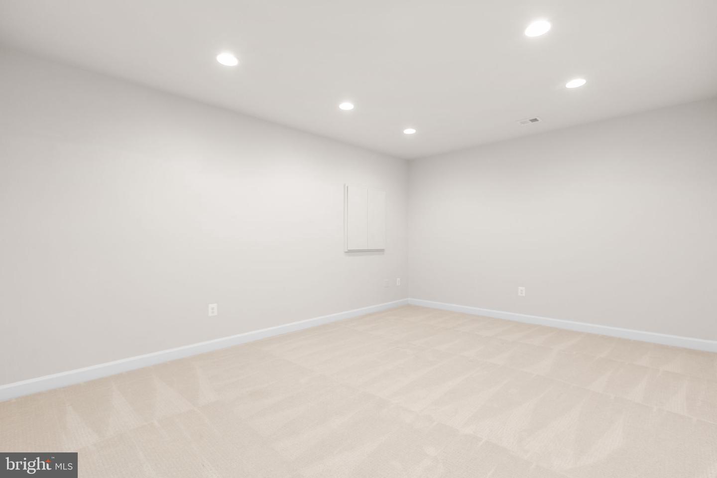 12116 HICKORY FALLS CT, WOODBRIDGE, Virginia 22192, 6 Bedrooms Bedrooms, ,5 BathroomsBathrooms,Residential,For sale,12116 HICKORY FALLS CT,VAPW2100886 MLS # VAPW2100886