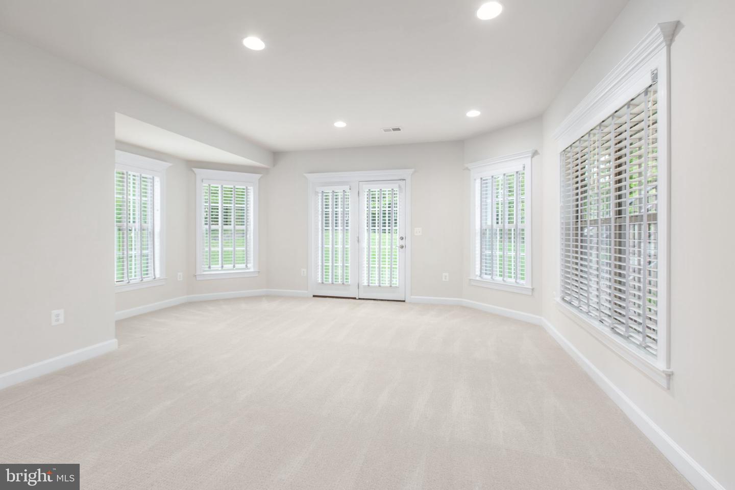 12116 HICKORY FALLS CT, WOODBRIDGE, Virginia 22192, 6 Bedrooms Bedrooms, ,5 BathroomsBathrooms,Residential,For sale,12116 HICKORY FALLS CT,VAPW2100886 MLS # VAPW2100886