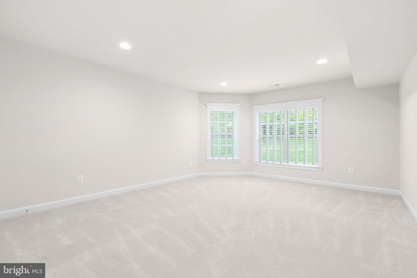 12116 HICKORY FALLS CT, WOODBRIDGE, Virginia 22192, 6 Bedrooms Bedrooms, ,5 BathroomsBathrooms,Residential,For sale,12116 HICKORY FALLS CT,VAPW2100886 MLS # VAPW2100886