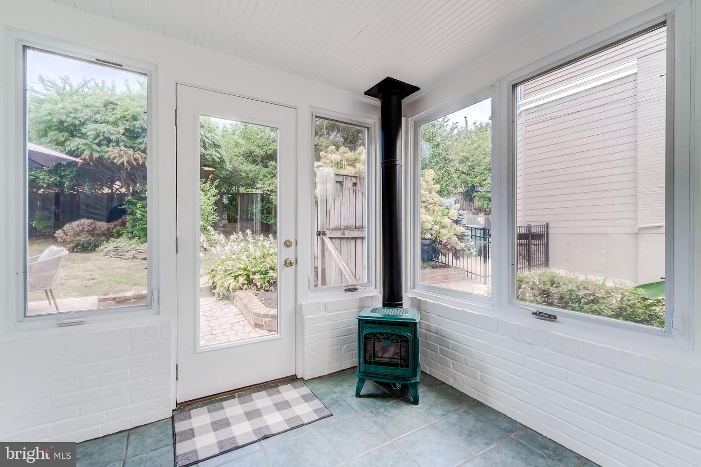 4841 1ST ST S, ARLINGTON, Virginia 22204, 3 Bedrooms Bedrooms, ,2 BathroomsBathrooms,Residential,For sale,4841 1ST ST S,VAAR2062754 MLS # VAAR2062754