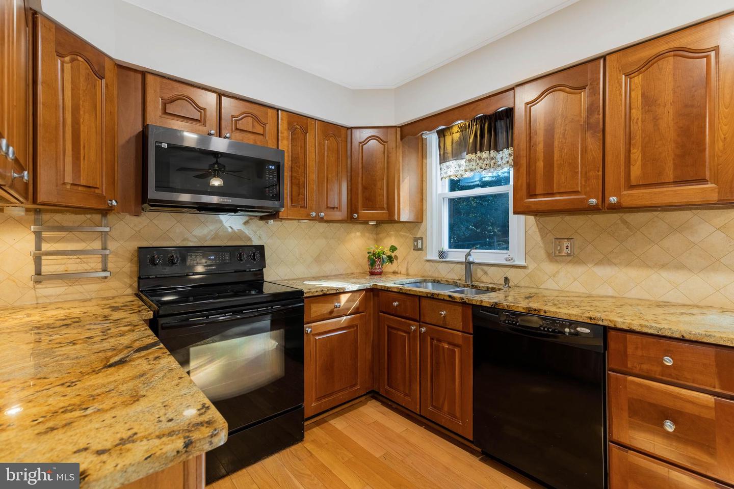 8710 WHITSON CT, SPRINGFIELD, Virginia 22153, 4 Bedrooms Bedrooms, 7 Rooms Rooms,2 BathroomsBathrooms,Residential,For sale,8710 WHITSON CT,VAFX2263808 MLS # VAFX2263808