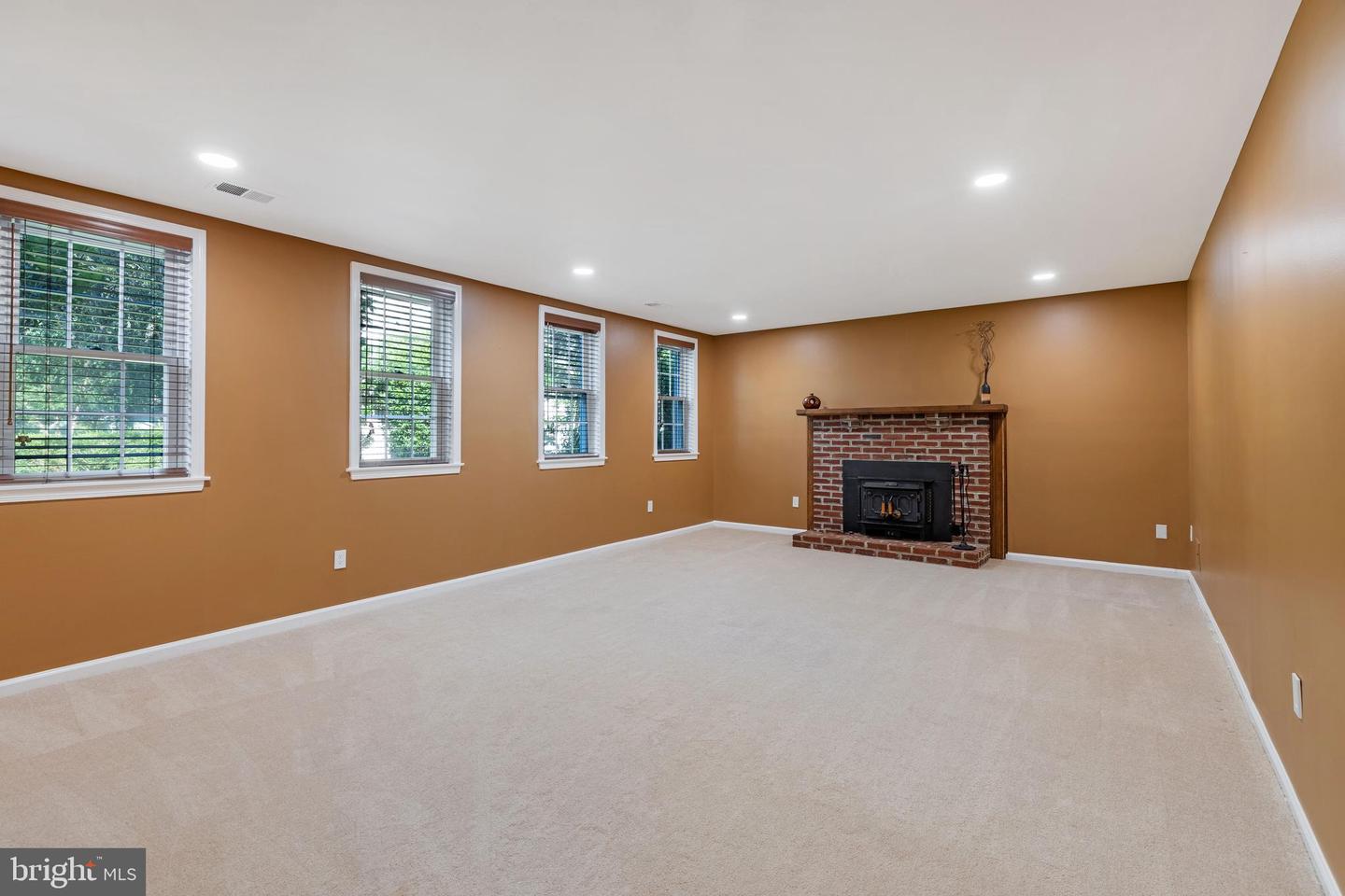 8710 WHITSON CT, SPRINGFIELD, Virginia 22153, 4 Bedrooms Bedrooms, 7 Rooms Rooms,2 BathroomsBathrooms,Residential,For sale,8710 WHITSON CT,VAFX2263808 MLS # VAFX2263808