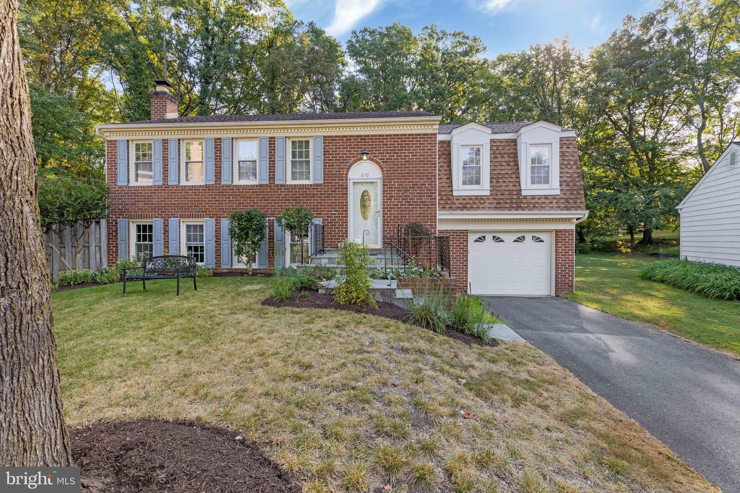 8710 WHITSON CT, SPRINGFIELD, Virginia 22153, 4 Bedrooms Bedrooms, 7 Rooms Rooms,2 BathroomsBathrooms,Residential,For sale,8710 WHITSON CT,VAFX2263808 MLS # VAFX2263808