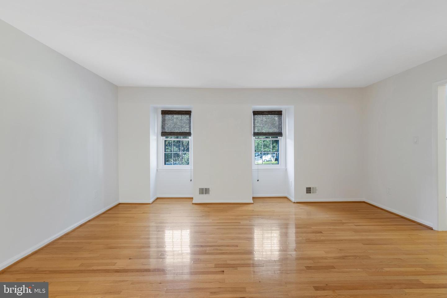 8710 WHITSON CT, SPRINGFIELD, Virginia 22153, 4 Bedrooms Bedrooms, 7 Rooms Rooms,2 BathroomsBathrooms,Residential,For sale,8710 WHITSON CT,VAFX2263808 MLS # VAFX2263808