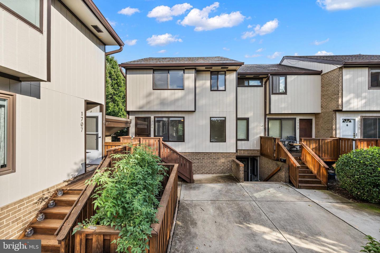 1709 WESTWIND WAY #10B, MCLEAN, Virginia 22102, 3 Bedrooms Bedrooms, ,2 BathroomsBathrooms,Residential,For sale,1709 WESTWIND WAY #10B,VAFX2265790 MLS # VAFX2265790