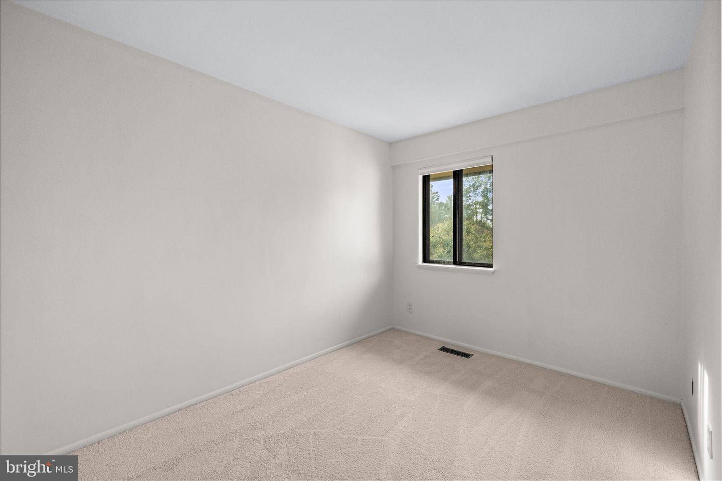 1709 WESTWIND WAY #10B, MCLEAN, Virginia 22102, 3 Bedrooms Bedrooms, ,2 BathroomsBathrooms,Residential,For sale,1709 WESTWIND WAY #10B,VAFX2265790 MLS # VAFX2265790