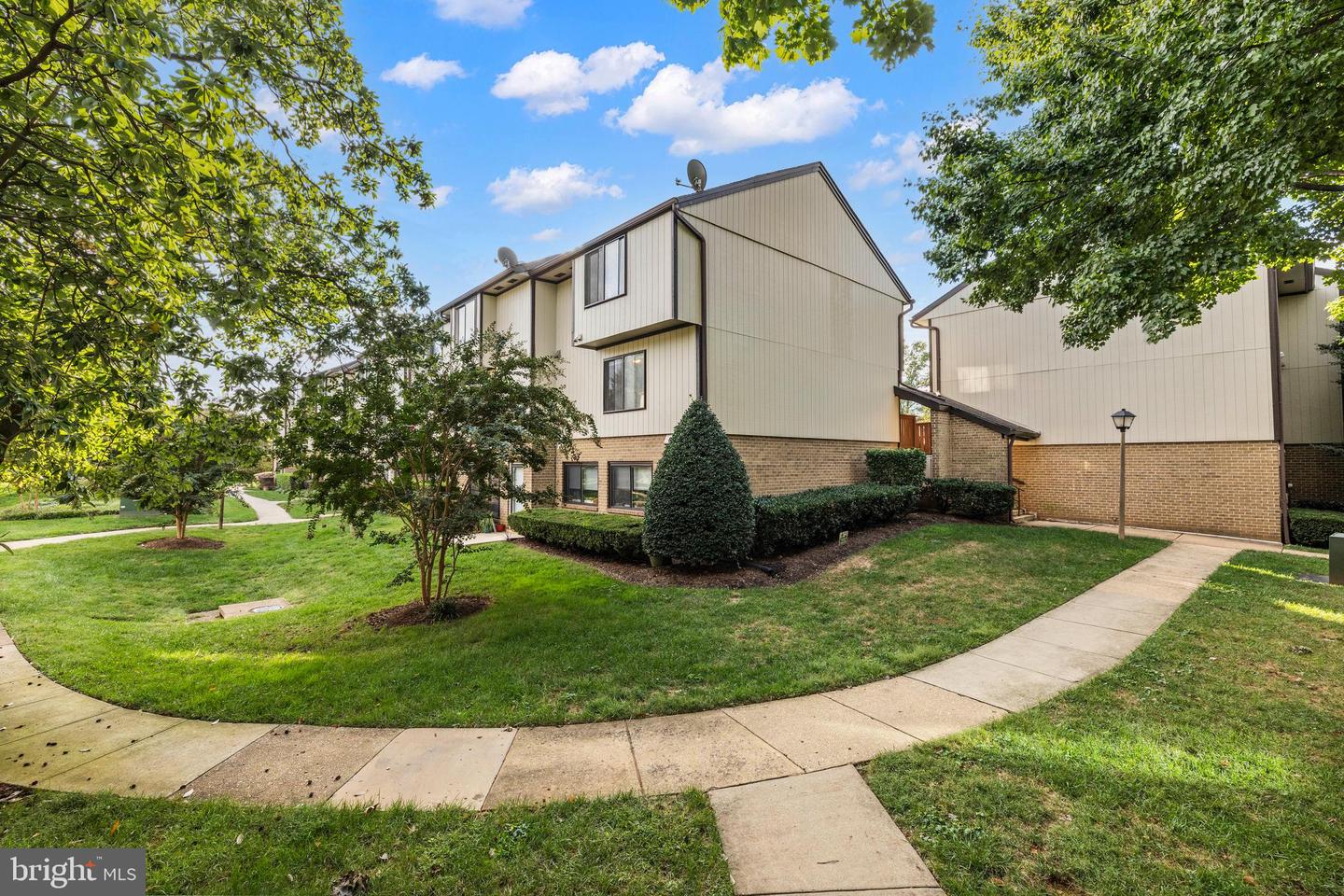 1709 WESTWIND WAY #10B, MCLEAN, Virginia 22102, 3 Bedrooms Bedrooms, ,2 BathroomsBathrooms,Residential,For sale,1709 WESTWIND WAY #10B,VAFX2265790 MLS # VAFX2265790