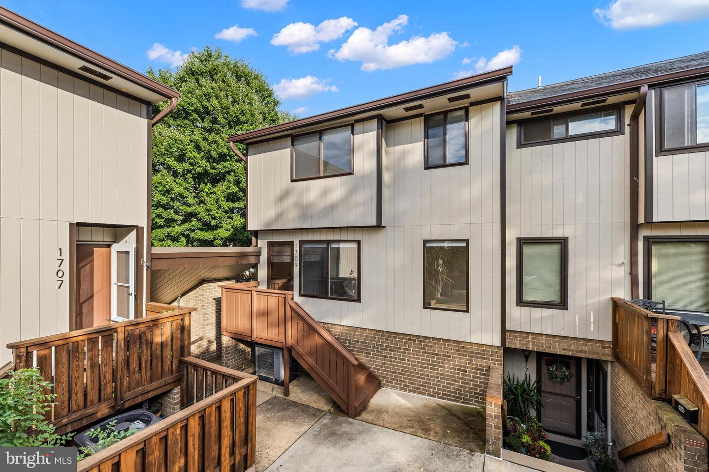 1709 WESTWIND WAY #10B, MCLEAN, Virginia 22102, 3 Bedrooms Bedrooms, ,2 BathroomsBathrooms,Residential,For sale,1709 WESTWIND WAY #10B,VAFX2265790 MLS # VAFX2265790