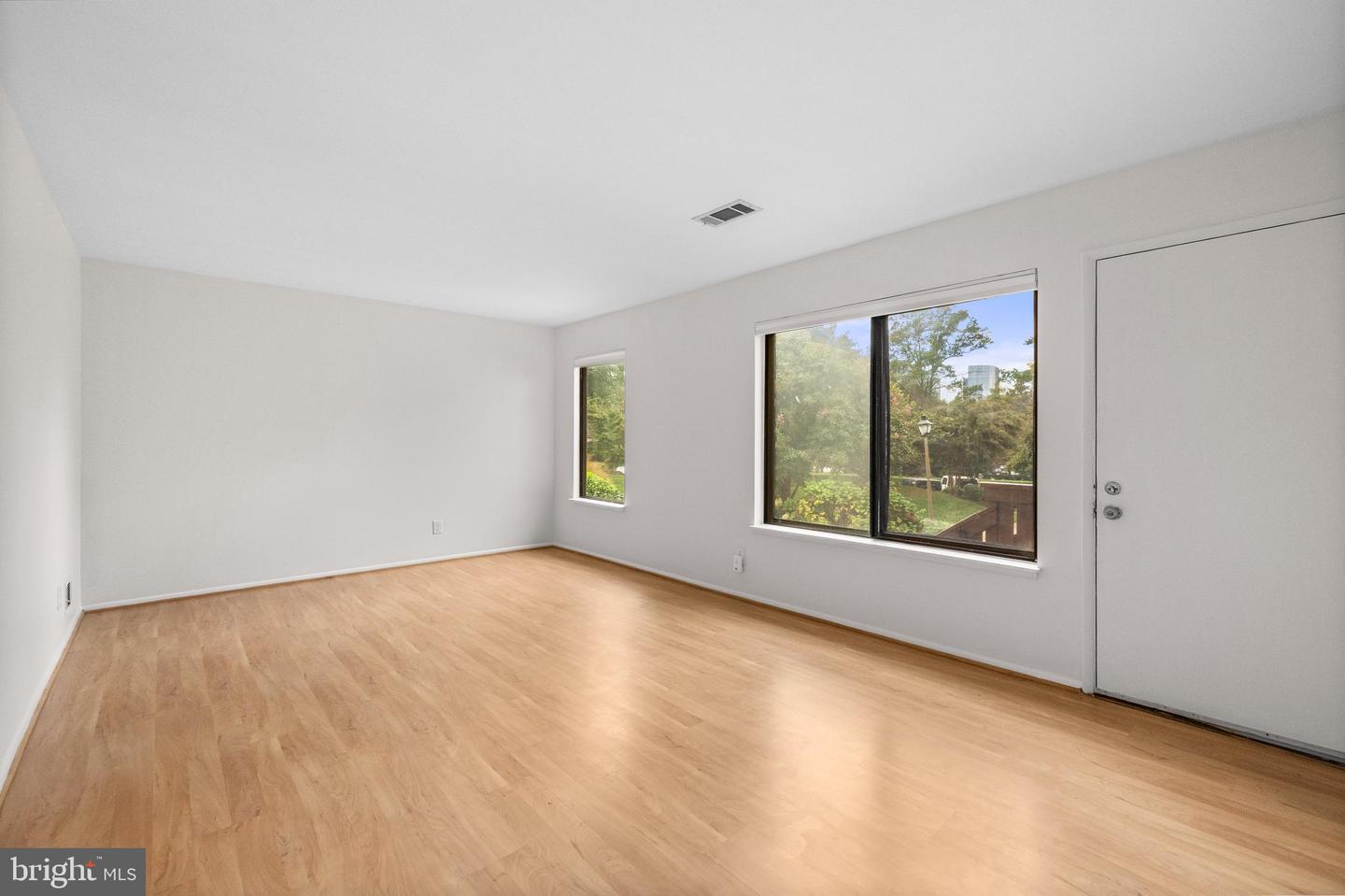 1709 WESTWIND WAY #10B, MCLEAN, Virginia 22102, 3 Bedrooms Bedrooms, ,2 BathroomsBathrooms,Residential,For sale,1709 WESTWIND WAY #10B,VAFX2265790 MLS # VAFX2265790