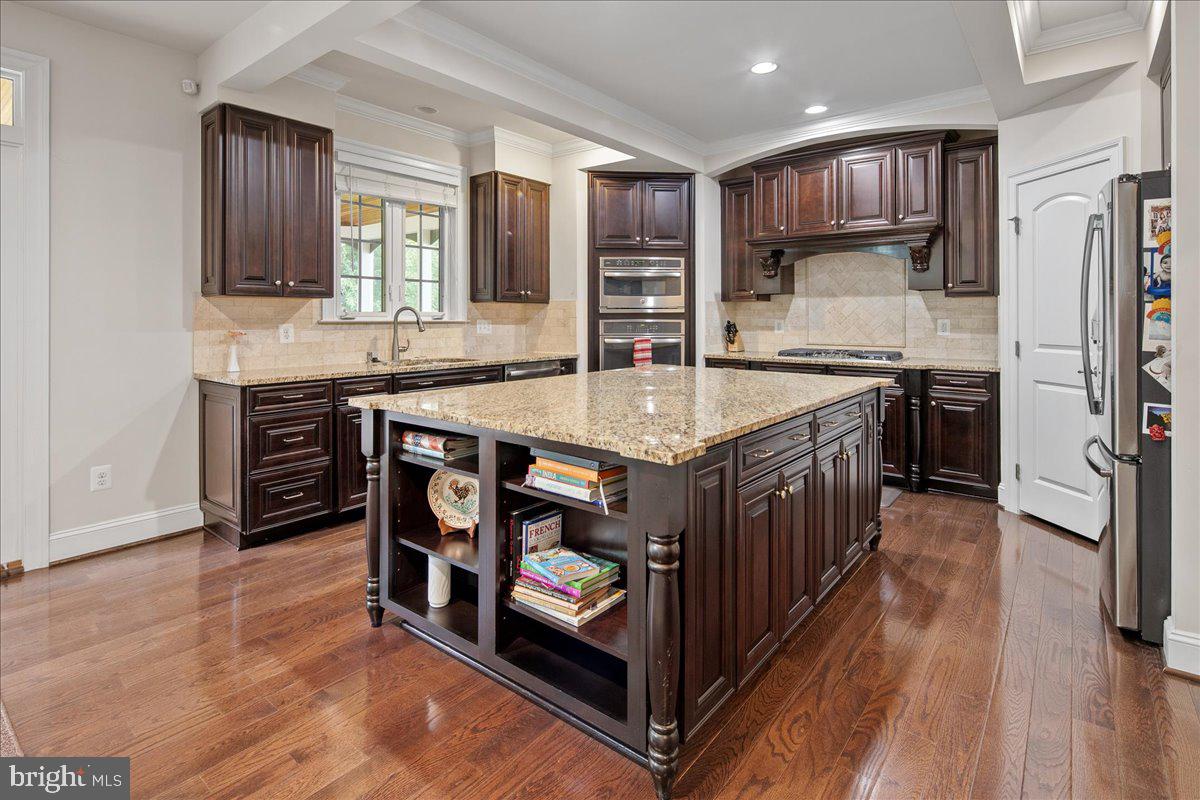 9420 FERRY LANDING CT, ALEXANDRIA, Virginia 22309, 5 Bedrooms Bedrooms, ,4 BathroomsBathrooms,Residential,For sale,9420 FERRY LANDING CT,VAFX2266384 MLS # VAFX2266384