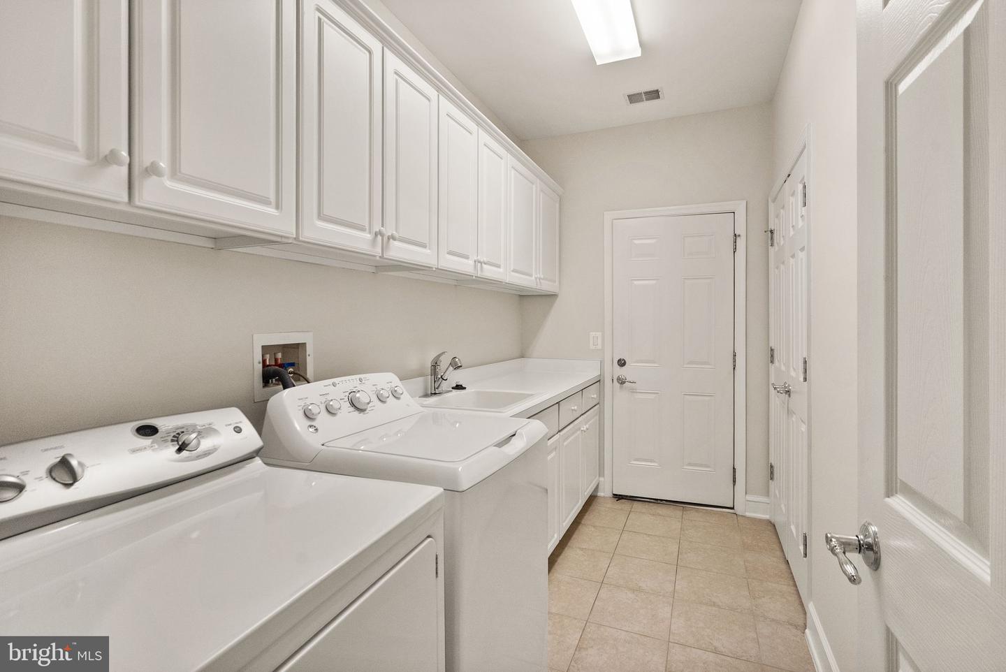 44461 BLUERIDGE MEADOWS DR, ASHBURN, Virginia 20147, 3 Bedrooms Bedrooms, ,3 BathroomsBathrooms,Residential,For sale,44461 BLUERIDGE MEADOWS DR,VALO2106610 MLS # VALO2106610