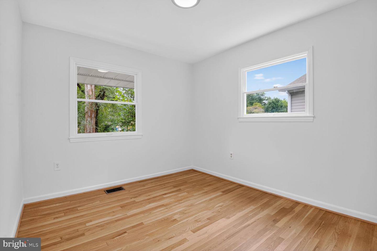 202 E GORDON ST, STERLING, Virginia 20164, 5 Bedrooms Bedrooms, ,2 BathroomsBathrooms,Residential,For sale,202 E GORDON ST,VALO2106642 MLS # VALO2106642