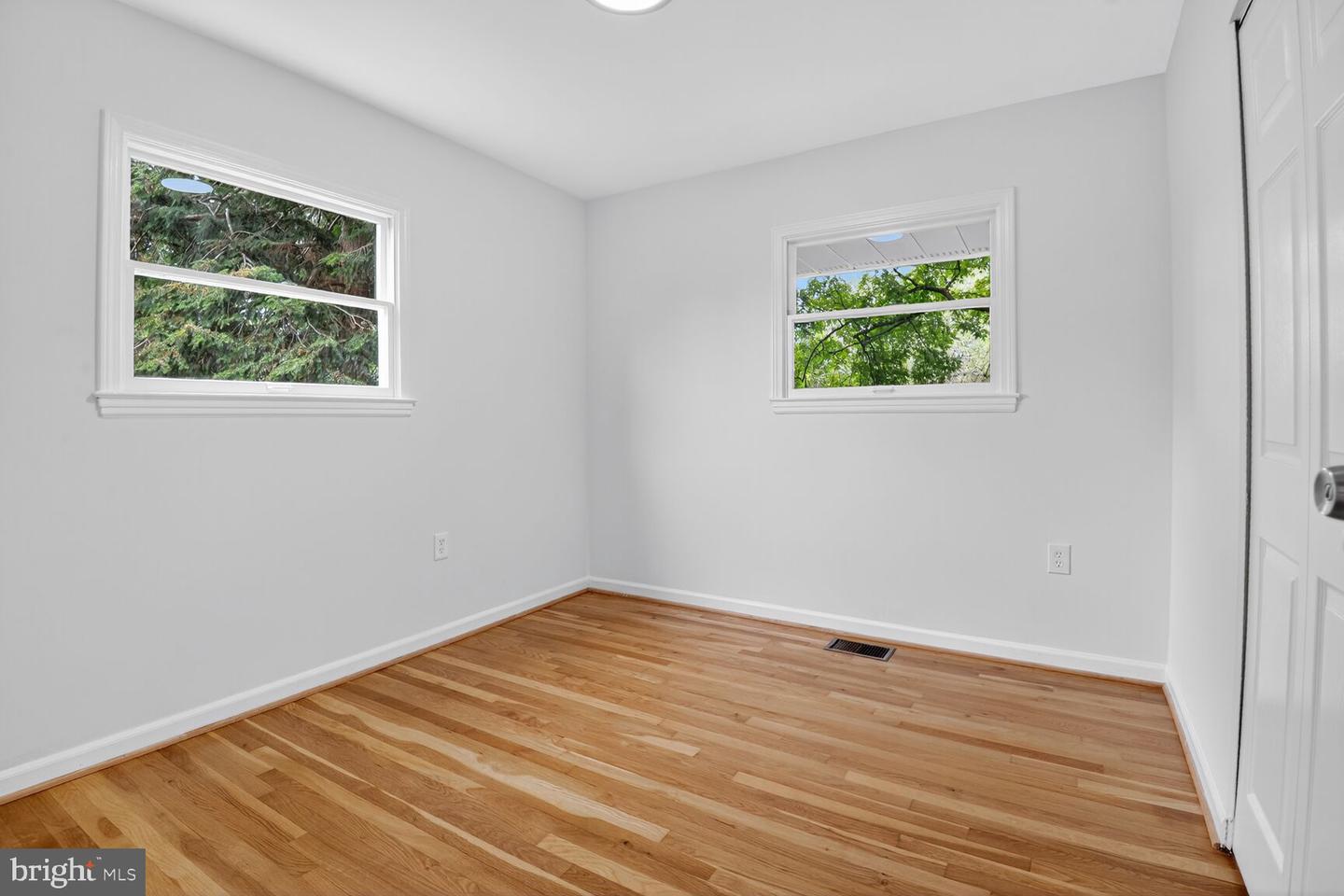 202 E GORDON ST, STERLING, Virginia 20164, 5 Bedrooms Bedrooms, ,2 BathroomsBathrooms,Residential,For sale,202 E GORDON ST,VALO2106642 MLS # VALO2106642