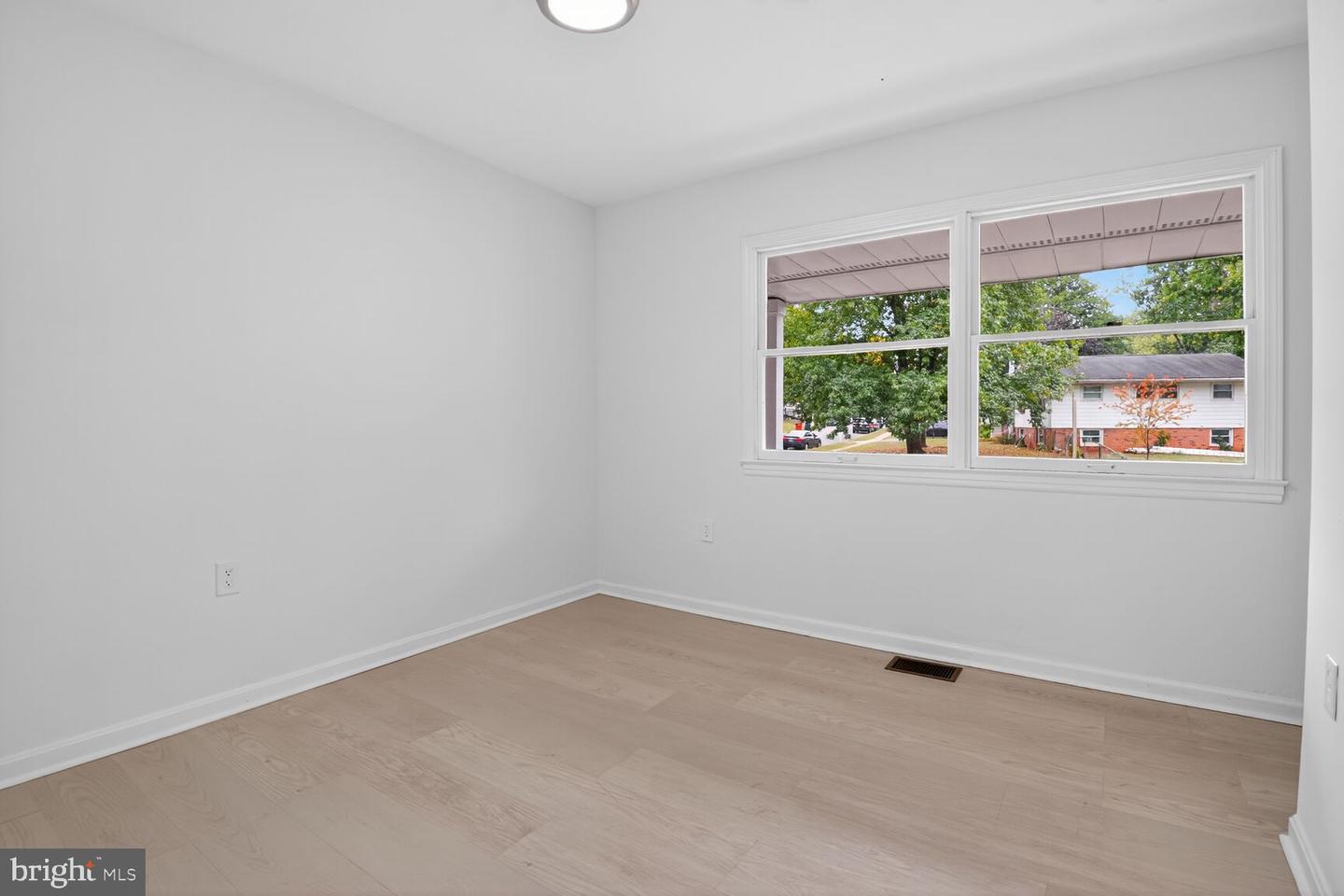 202 E GORDON ST, STERLING, Virginia 20164, 5 Bedrooms Bedrooms, ,2 BathroomsBathrooms,Residential,For sale,202 E GORDON ST,VALO2106642 MLS # VALO2106642