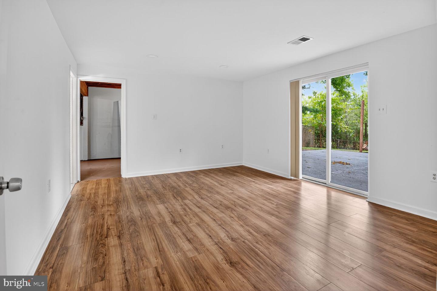 202 E GORDON ST, STERLING, Virginia 20164, 5 Bedrooms Bedrooms, ,2 BathroomsBathrooms,Residential,For sale,202 E GORDON ST,VALO2106642 MLS # VALO2106642