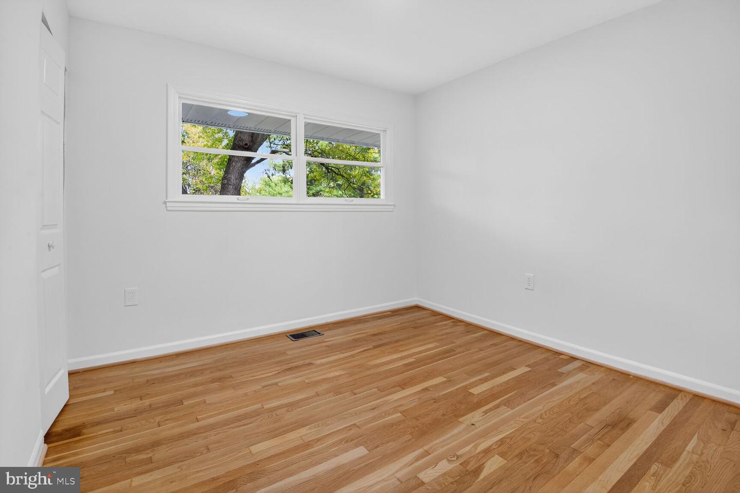 202 E GORDON ST, STERLING, Virginia 20164, 5 Bedrooms Bedrooms, ,2 BathroomsBathrooms,Residential,For sale,202 E GORDON ST,VALO2106642 MLS # VALO2106642