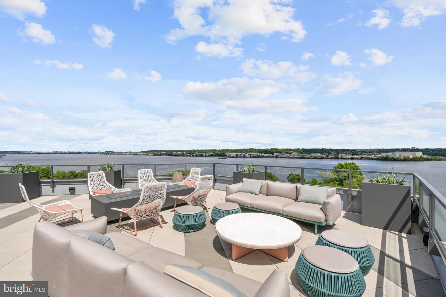 1201 N ROYAL ST #215, ALEXANDRIA, Virginia 22314, 1 Bedroom Bedrooms, ,1 BathroomBathrooms,Residential,For sale,1201 N ROYAL ST #215,VAAX2049596 MLS # VAAX2049596