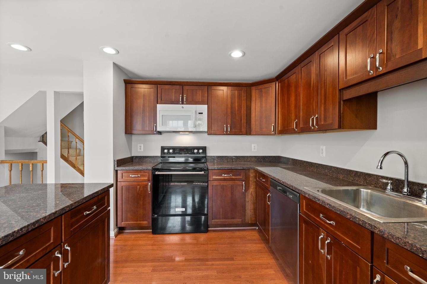 6558 LOCHLEIGH CT, ALEXANDRIA, Virginia 22315, 2 Bedrooms Bedrooms, ,3 BathroomsBathrooms,Residential,For sale,6558 LOCHLEIGH CT,VAFX2266228 MLS # VAFX2266228