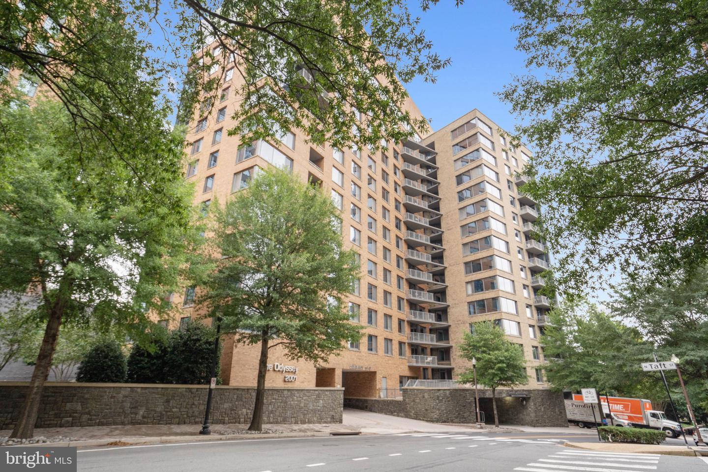 2001 15TH ST N #306, ARLINGTON, Virginia 22201, 2 Bedrooms Bedrooms, ,2 BathroomsBathrooms,Residential,For sale,2001 15TH ST N #306,VAAR2063484 MLS # VAAR2063484