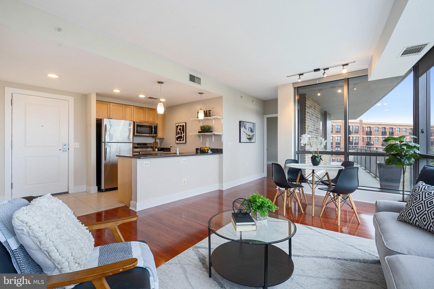 2001 15TH ST N #306, ARLINGTON, Virginia 22201, 2 Bedrooms Bedrooms, ,2 BathroomsBathrooms,Residential,For sale,2001 15TH ST N #306,VAAR2063484 MLS # VAAR2063484