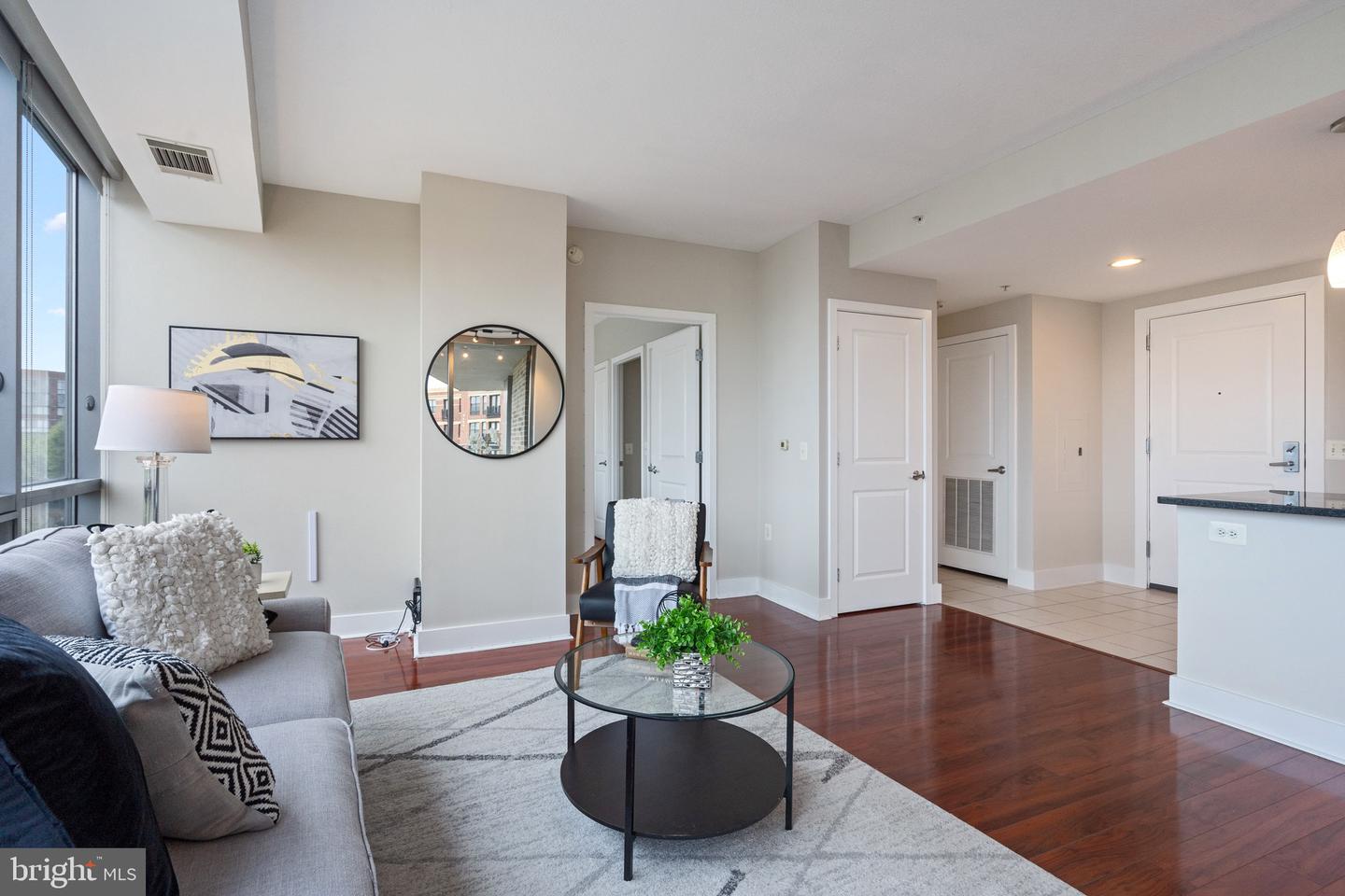 2001 15TH ST N #306, ARLINGTON, Virginia 22201, 2 Bedrooms Bedrooms, ,2 BathroomsBathrooms,Residential,For sale,2001 15TH ST N #306,VAAR2063484 MLS # VAAR2063484