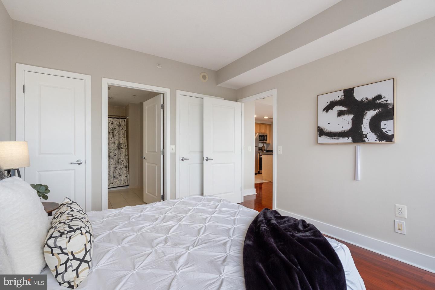 2001 15TH ST N #306, ARLINGTON, Virginia 22201, 2 Bedrooms Bedrooms, ,2 BathroomsBathrooms,Residential,For sale,2001 15TH ST N #306,VAAR2063484 MLS # VAAR2063484