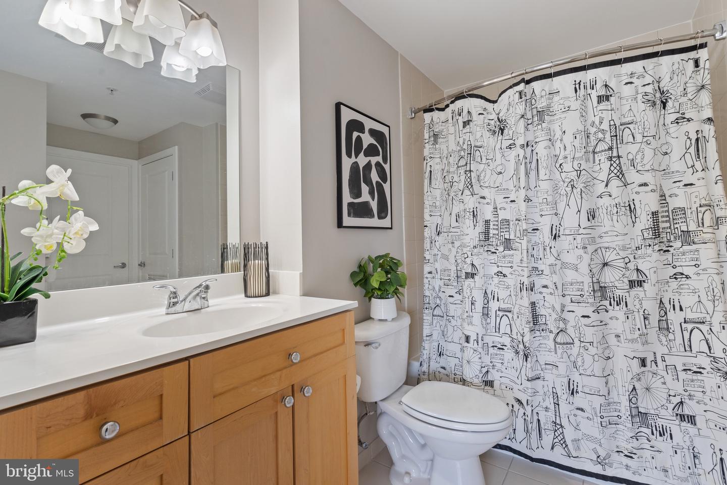 2001 15TH ST N #306, ARLINGTON, Virginia 22201, 2 Bedrooms Bedrooms, ,2 BathroomsBathrooms,Residential,For sale,2001 15TH ST N #306,VAAR2063484 MLS # VAAR2063484
