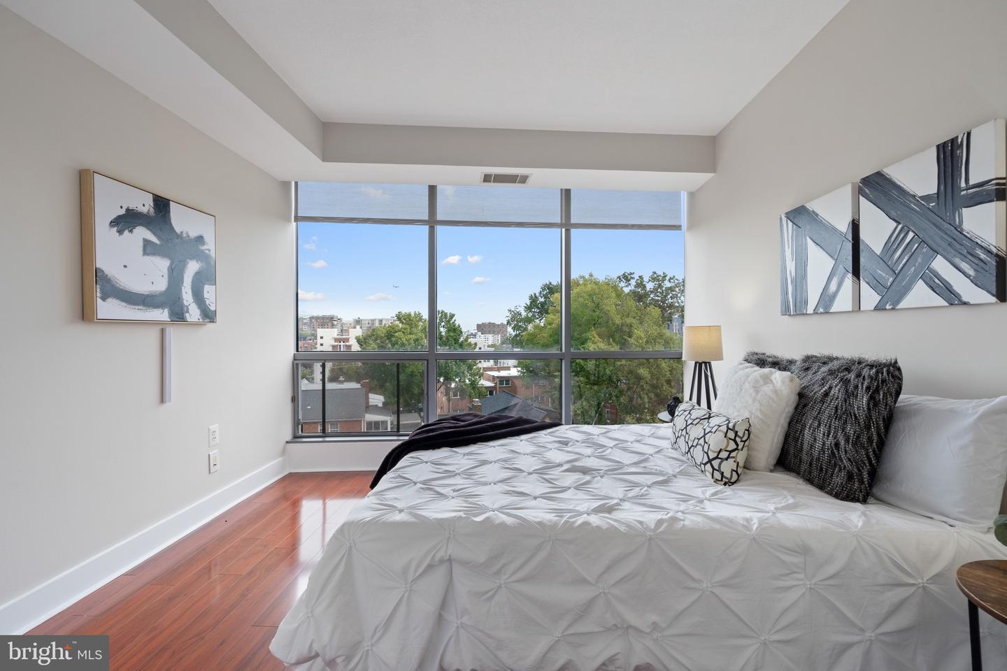 2001 15TH ST N #306, ARLINGTON, Virginia 22201, 2 Bedrooms Bedrooms, ,2 BathroomsBathrooms,Residential,For sale,2001 15TH ST N #306,VAAR2063484 MLS # VAAR2063484