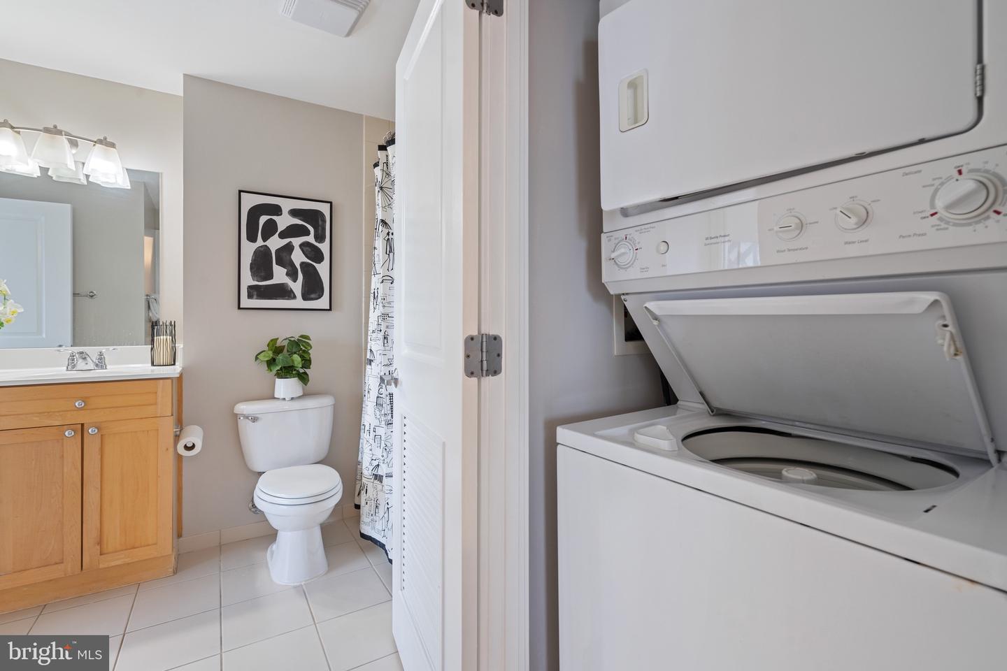 2001 15TH ST N #306, ARLINGTON, Virginia 22201, 2 Bedrooms Bedrooms, ,2 BathroomsBathrooms,Residential,For sale,2001 15TH ST N #306,VAAR2063484 MLS # VAAR2063484