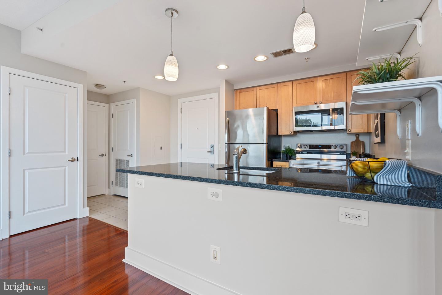 2001 15TH ST N #306, ARLINGTON, Virginia 22201, 2 Bedrooms Bedrooms, ,2 BathroomsBathrooms,Residential,For sale,2001 15TH ST N #306,VAAR2063484 MLS # VAAR2063484