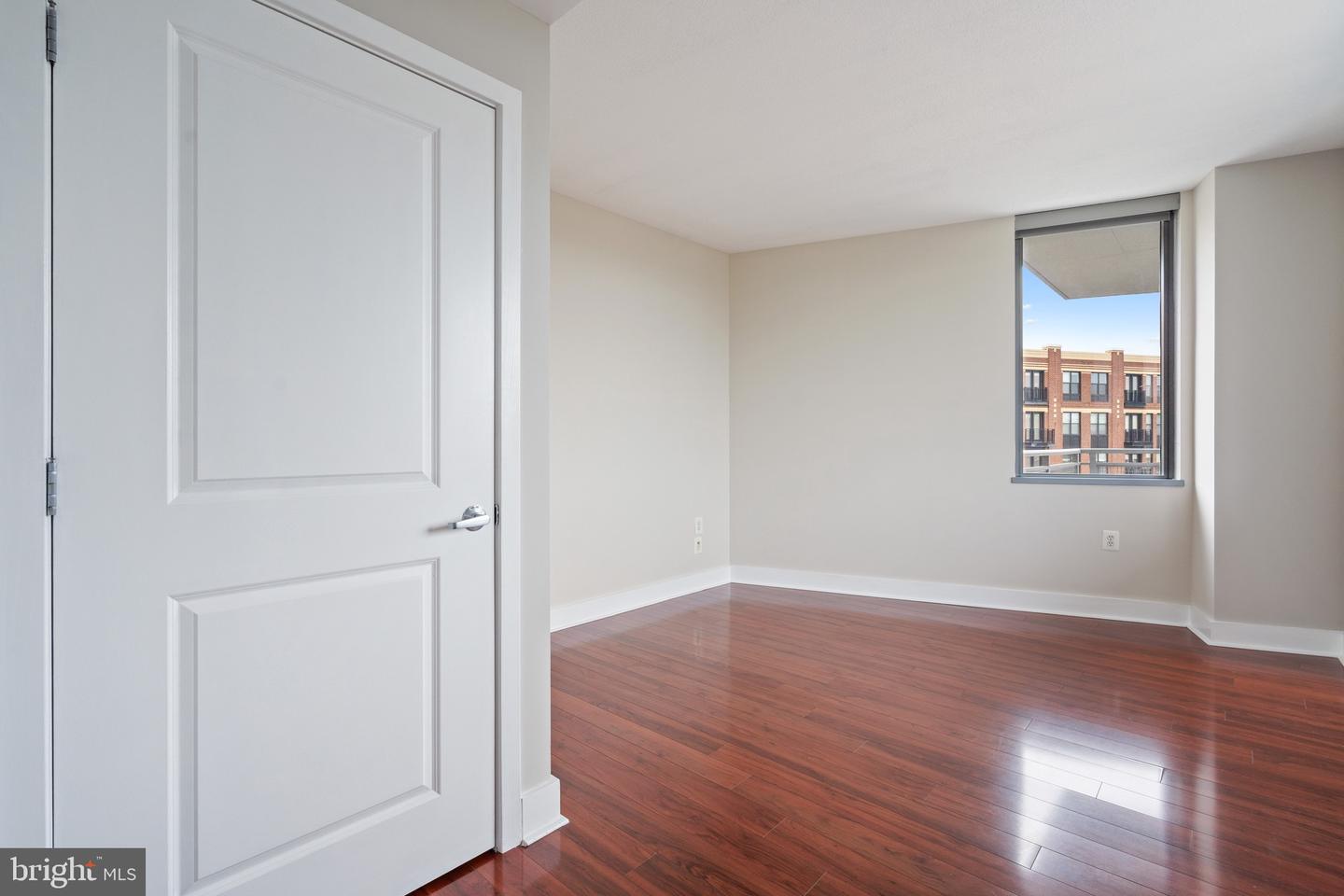 2001 15TH ST N #306, ARLINGTON, Virginia 22201, 2 Bedrooms Bedrooms, ,2 BathroomsBathrooms,Residential,For sale,2001 15TH ST N #306,VAAR2063484 MLS # VAAR2063484